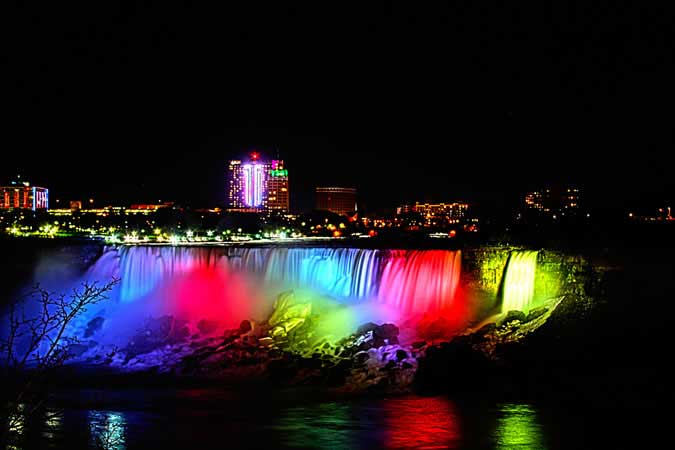 Se laisser sduire par la beaut des chutes du Niagara de nuit